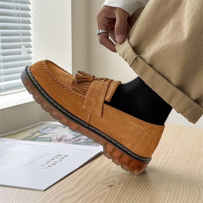 Milton - Moderni mocassini in camoscio con nappe per uomini