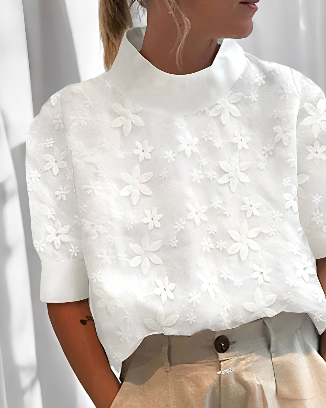 Julia - Elegante camicetta ricamata con colletto alto per donne