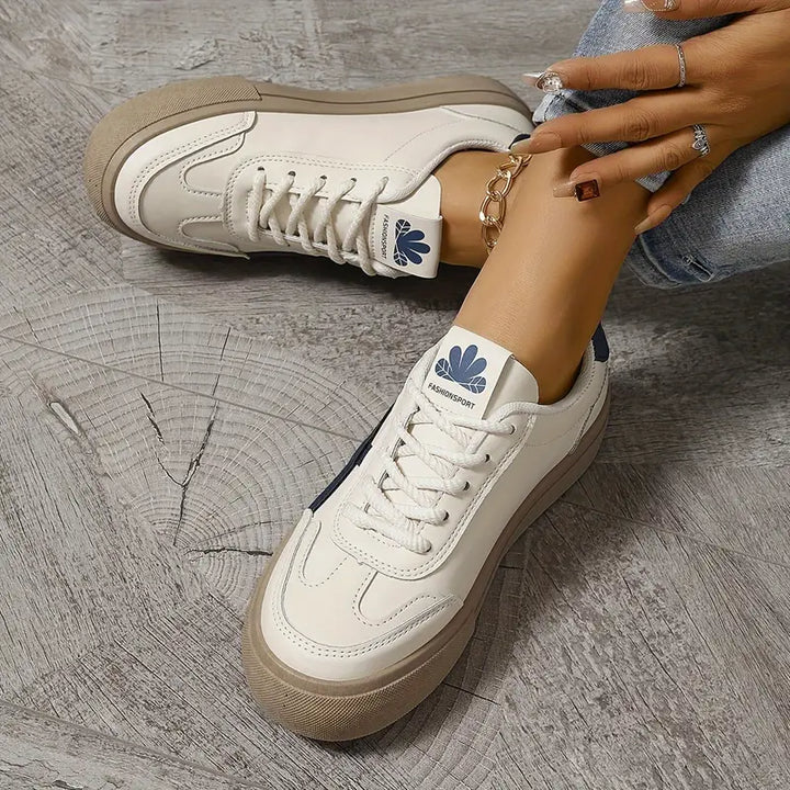 Naomi - Donna Plateau-Sneaker in Design Retro